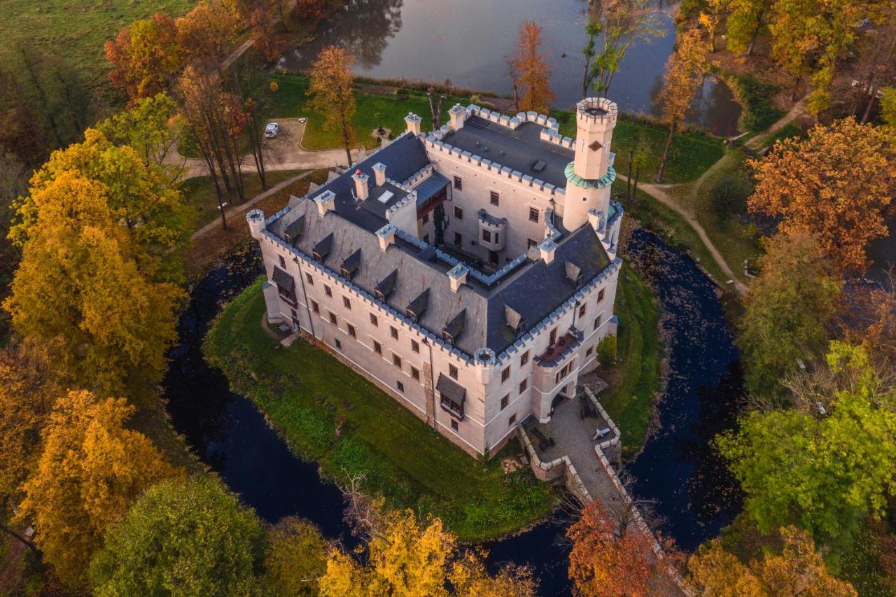 Zamek Karpniki Schloss Fischbach Ломница Екстериор снимка